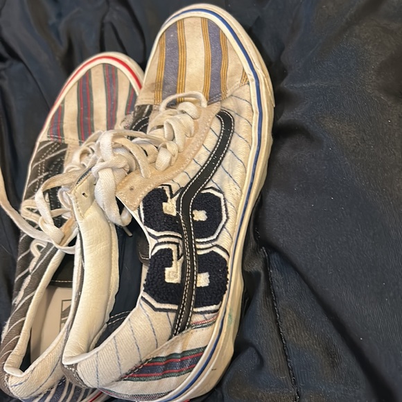 Vans - Picture 3 of 6